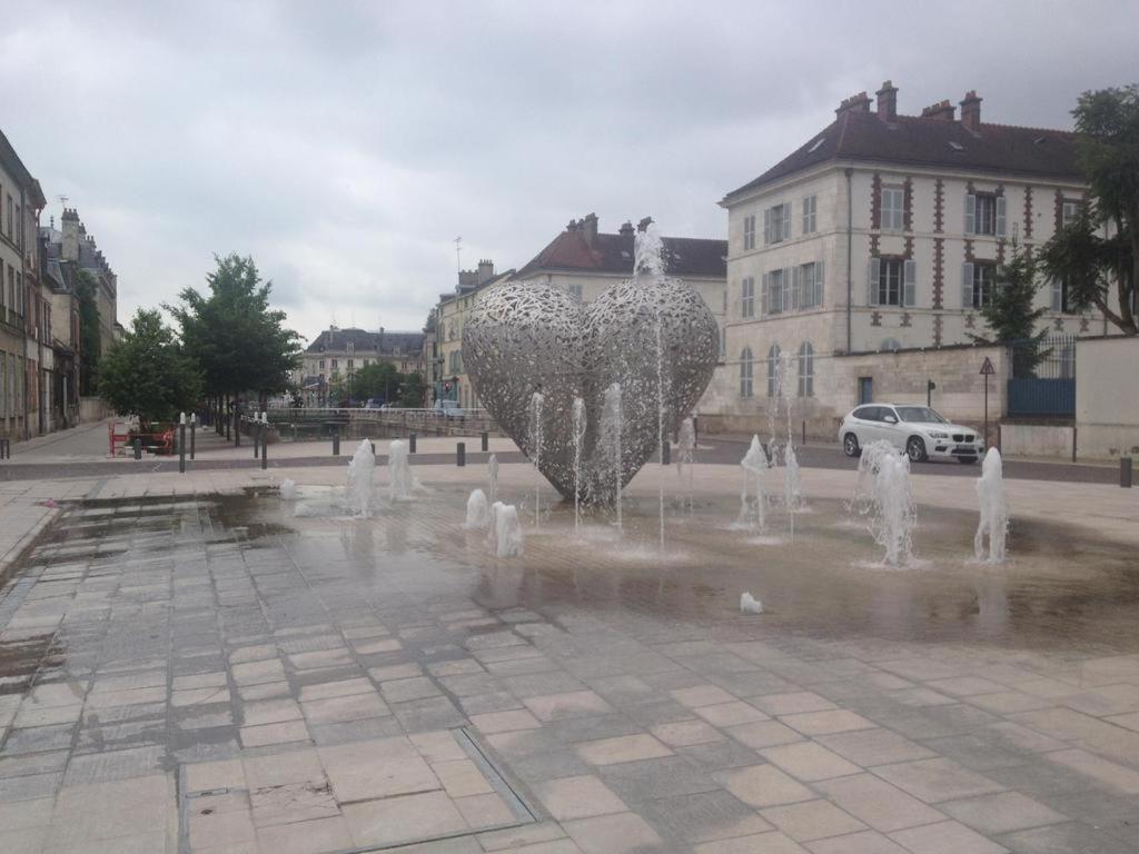 Le St Frobert Au Coeur De Troyes Apartamento Exterior foto